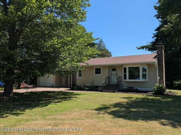 1033 W Round Lake Road, DeWitt, MI 48820