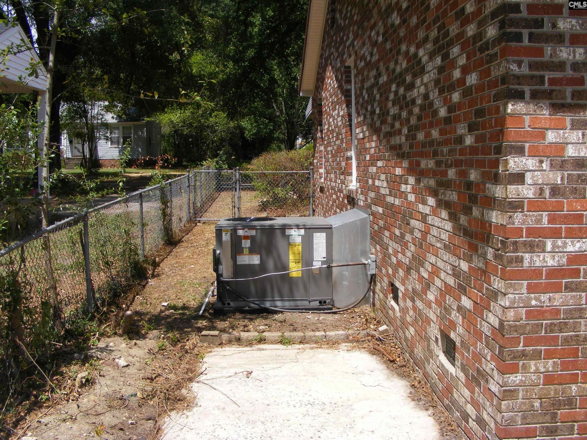 606 Hemhill Street Photo 5