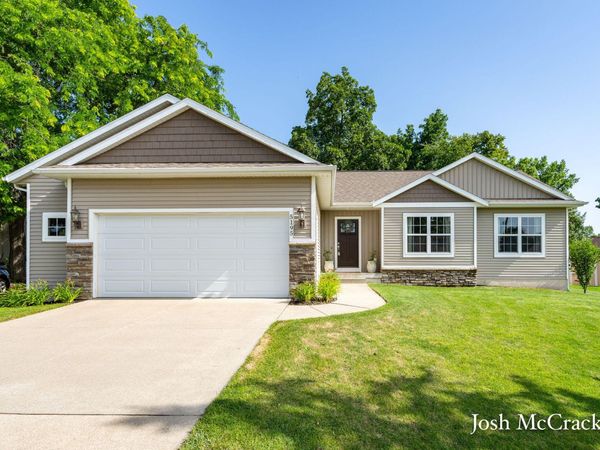 5195 76th Street SE, Caledonia, MI 49316