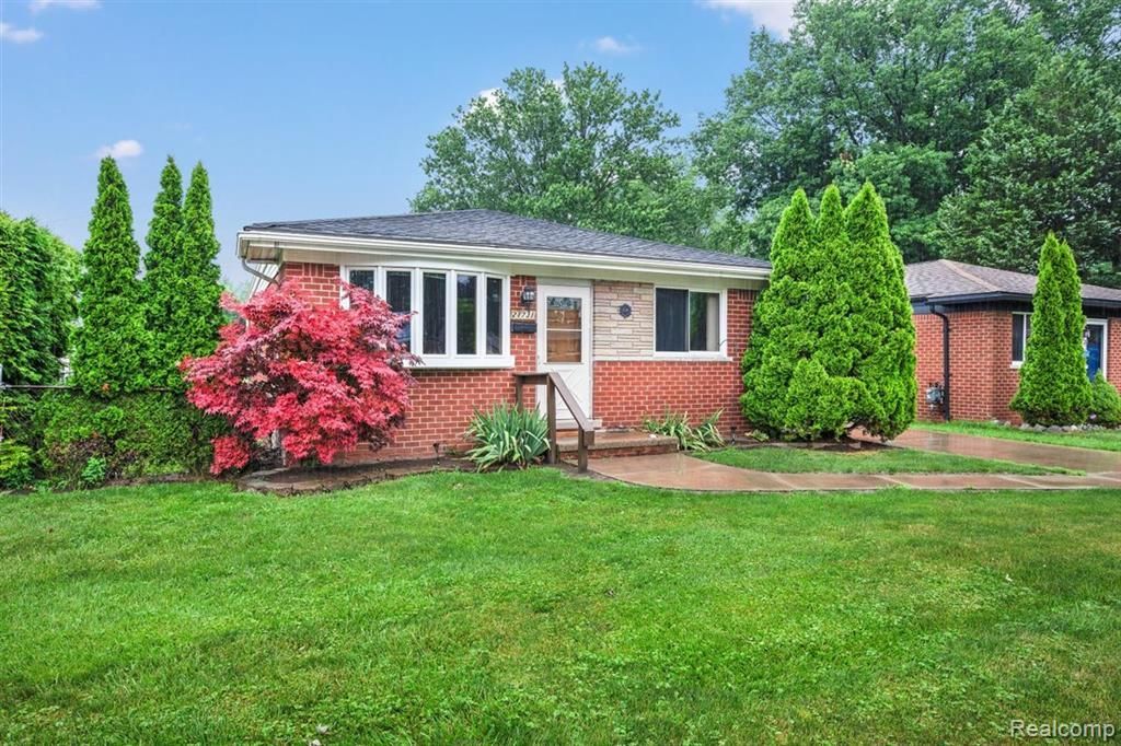 21731 Raymond Street, Saint Clair Shores, MI 48082 Main Photo