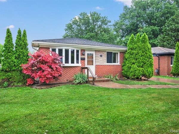 21731 Raymond Street, St. Clair Shores, MI 48082