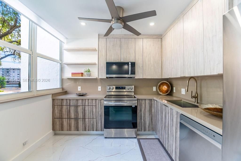 301 174th St, Unit L05, Sunny Isles Beach, FL 33160 Photo
