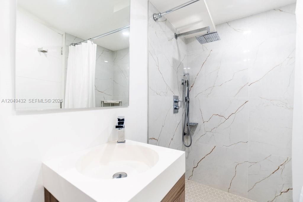 301 174th St, Unit L05, Sunny Isles Beach, FL 33160 Photo