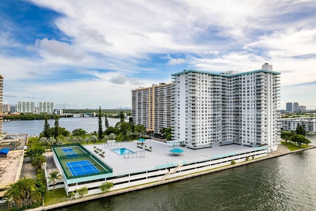 301 174th St, Unit L05, Sunny Isles Beach, FL 33160 Photo