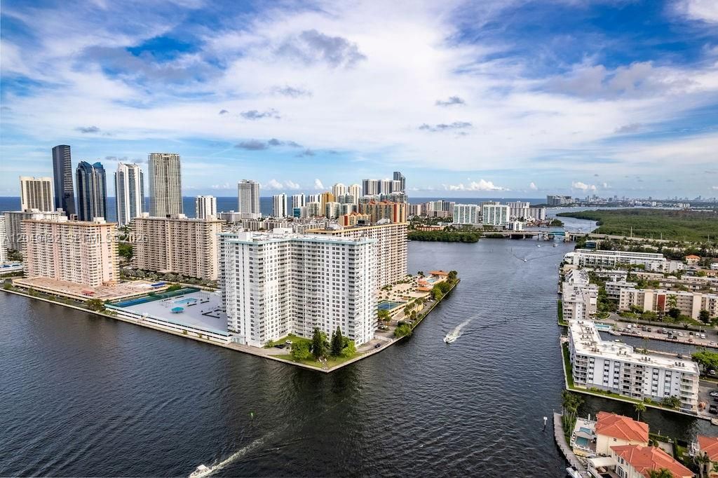301 174th St, Unit L05, Sunny Isles Beach, FL 33160 Photo