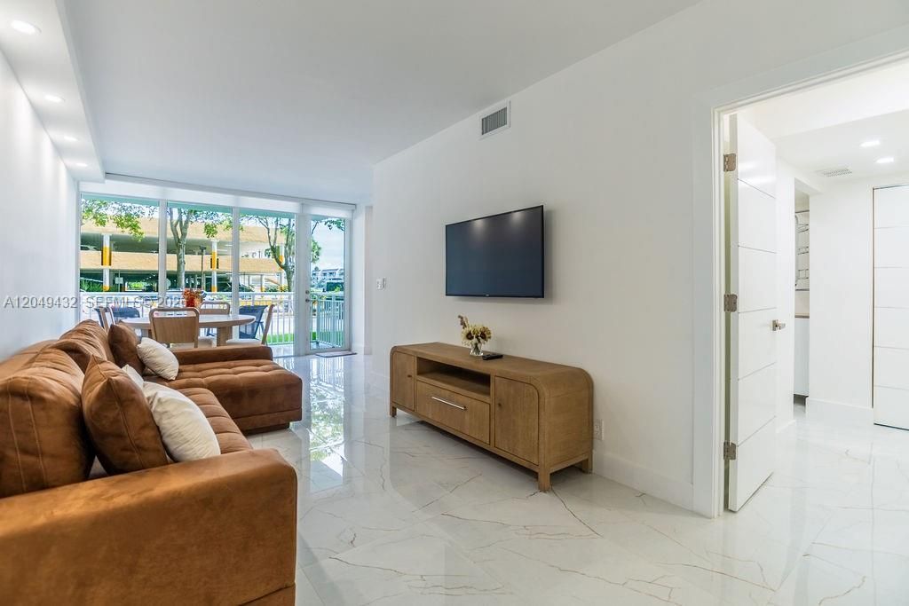 301 174th St, Unit L05, Sunny Isles Beach, FL 33160 Photo