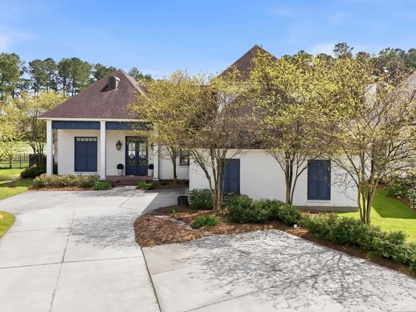 9421 St Andrews Ct, Denham Springs, LA 70726