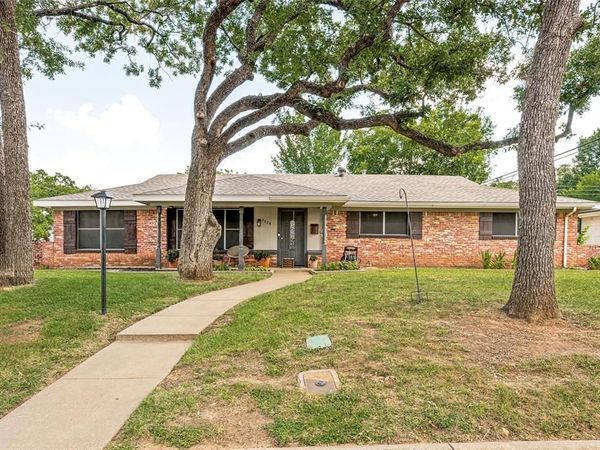 5024 Fall River Drive, Fort Worth, TX 76103