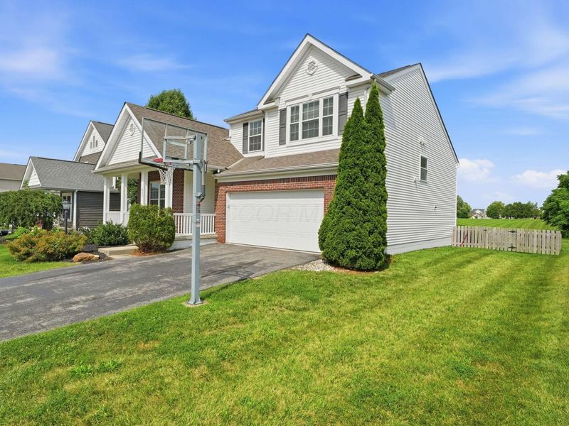 693 Brevard Circle, Pickerington, OH 43147 Photo 2
