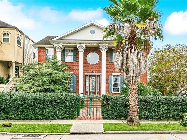 4232 FONTAINEBLEAU Drive, New Orleans, LA 70125