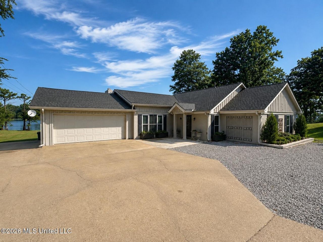 712 Lake Drive, Dundee, MS 38626 Main Photo