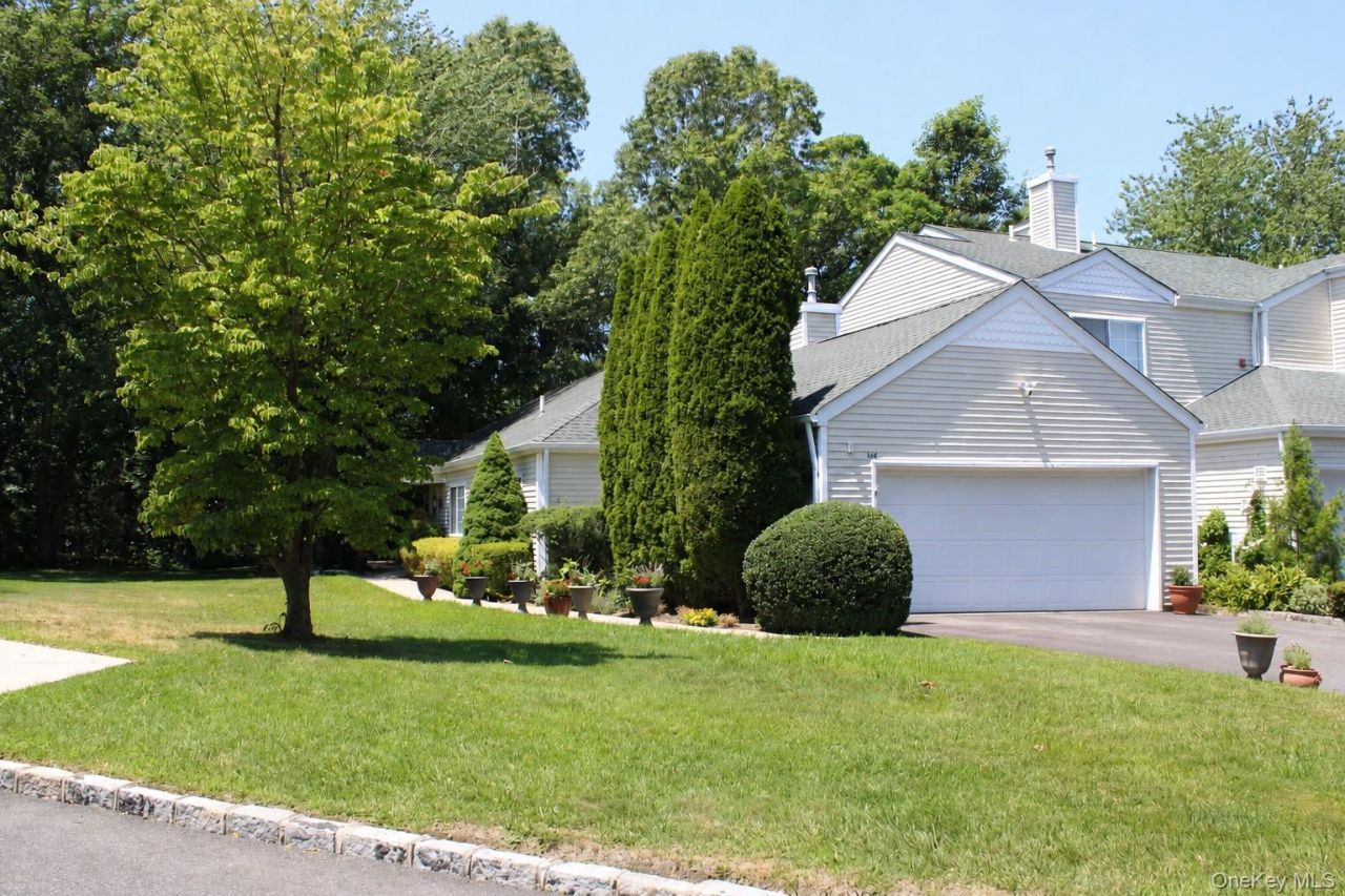 146 Farm House Court, Manorville, NY 11949 Main Photo