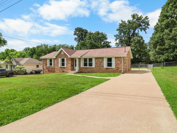 931 Poppy Dr, Clarksville, TN 37042