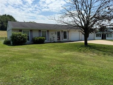 1019 Gordon Square NE, Bolivar, OH 44612
