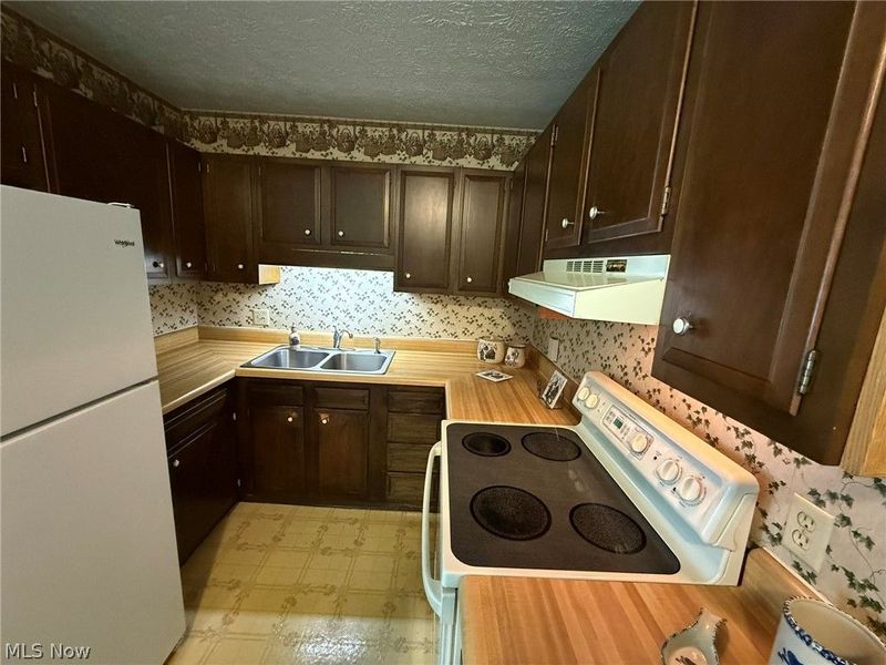 1019 Gordon Square NE, Bolivar, OH 44612 Photo 5