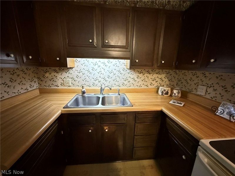 1019 Gordon Square NE, Bolivar, OH 44612 Photo 6