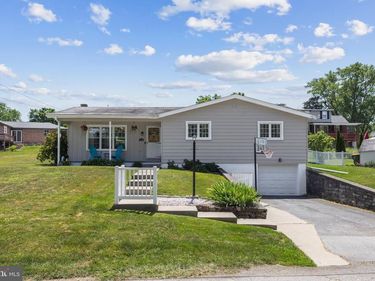 1042 WOODLAND DRIVE, BELLEFONTE, PA 16823