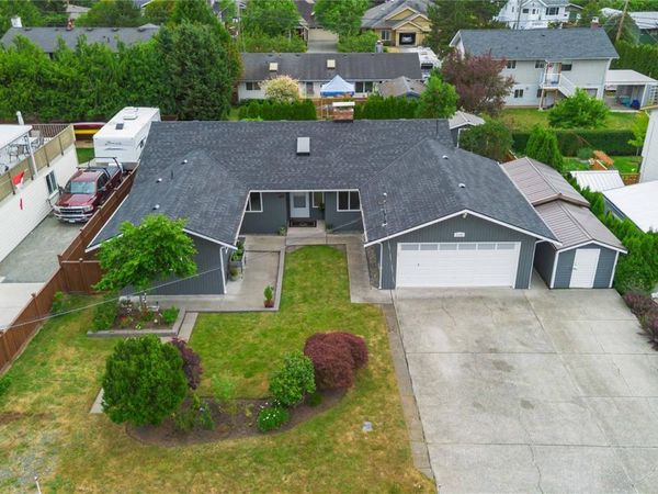 1131 Holly Park Rd , Central Saanich, BC V8M 1E6