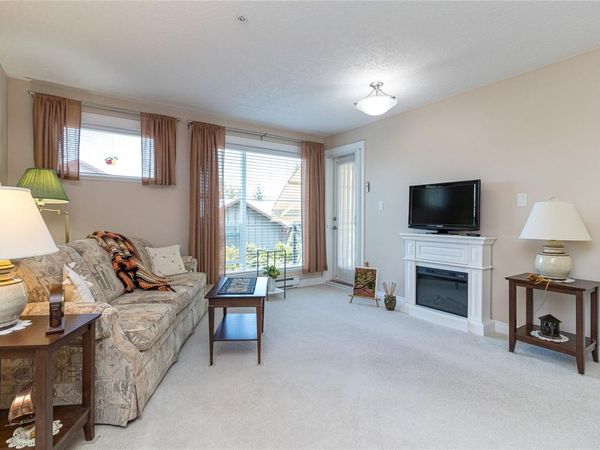 4536 Viewmont Ave, Unit #304, Saanich, BC V8Z 5L2