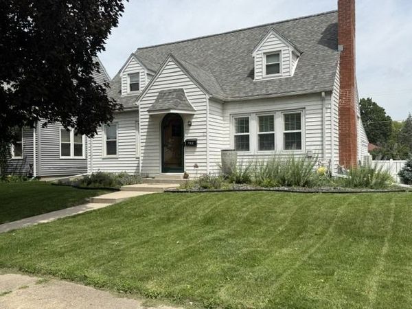 702 W 12th Street , Sterling, IL 61081