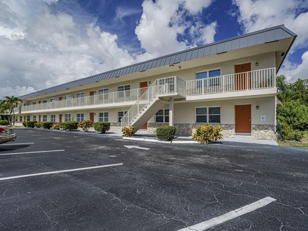 923 22nd Place, Unit 219, Vero Beach, FL 32960