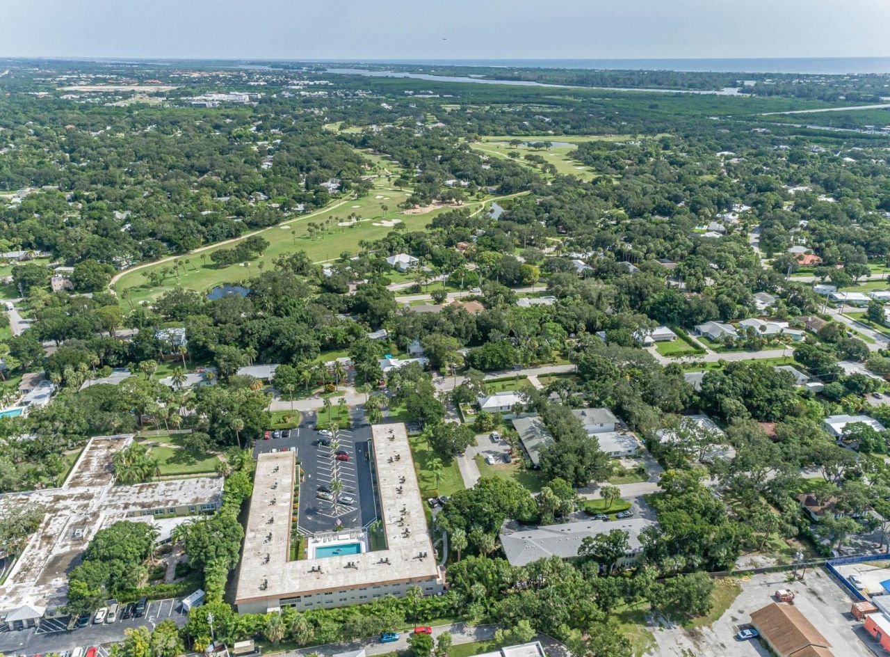 923 22nd Place, Unit 219, Vero Beach, FL 32960 Photo