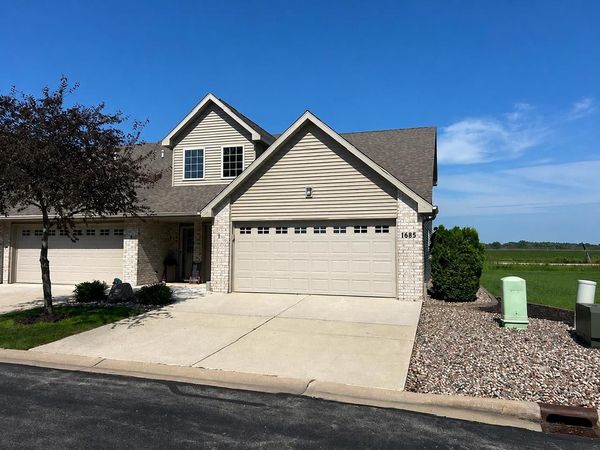 1685 W MAIN CIRCLE, Unit 1, De Pere, WI 54115