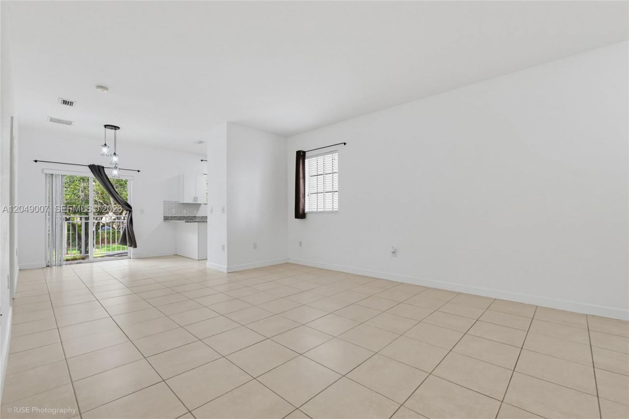 2630 NE 3rd Dr , Unit 204, Homestead, FL 33033 Photo