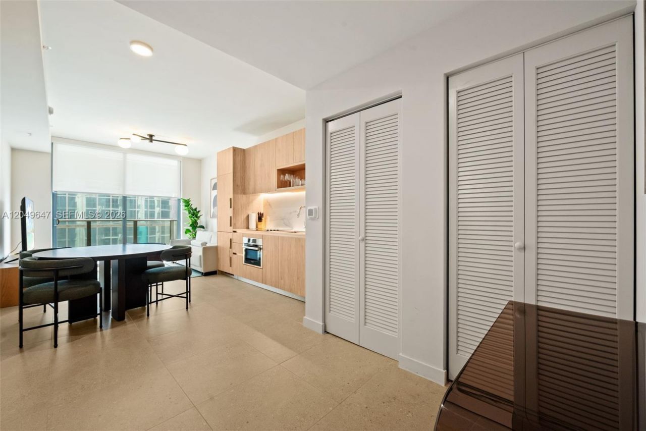 11 NE 6th St, Unit 2004, Miami, FL 33132 Photo