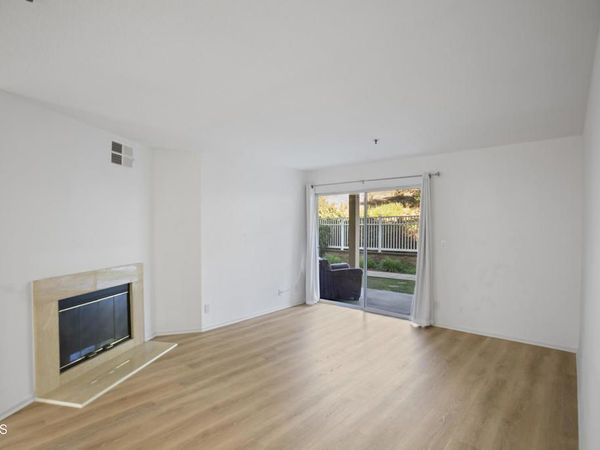 5805 Oak Bend Lane, Unit 208, Oak Park, CA 91377