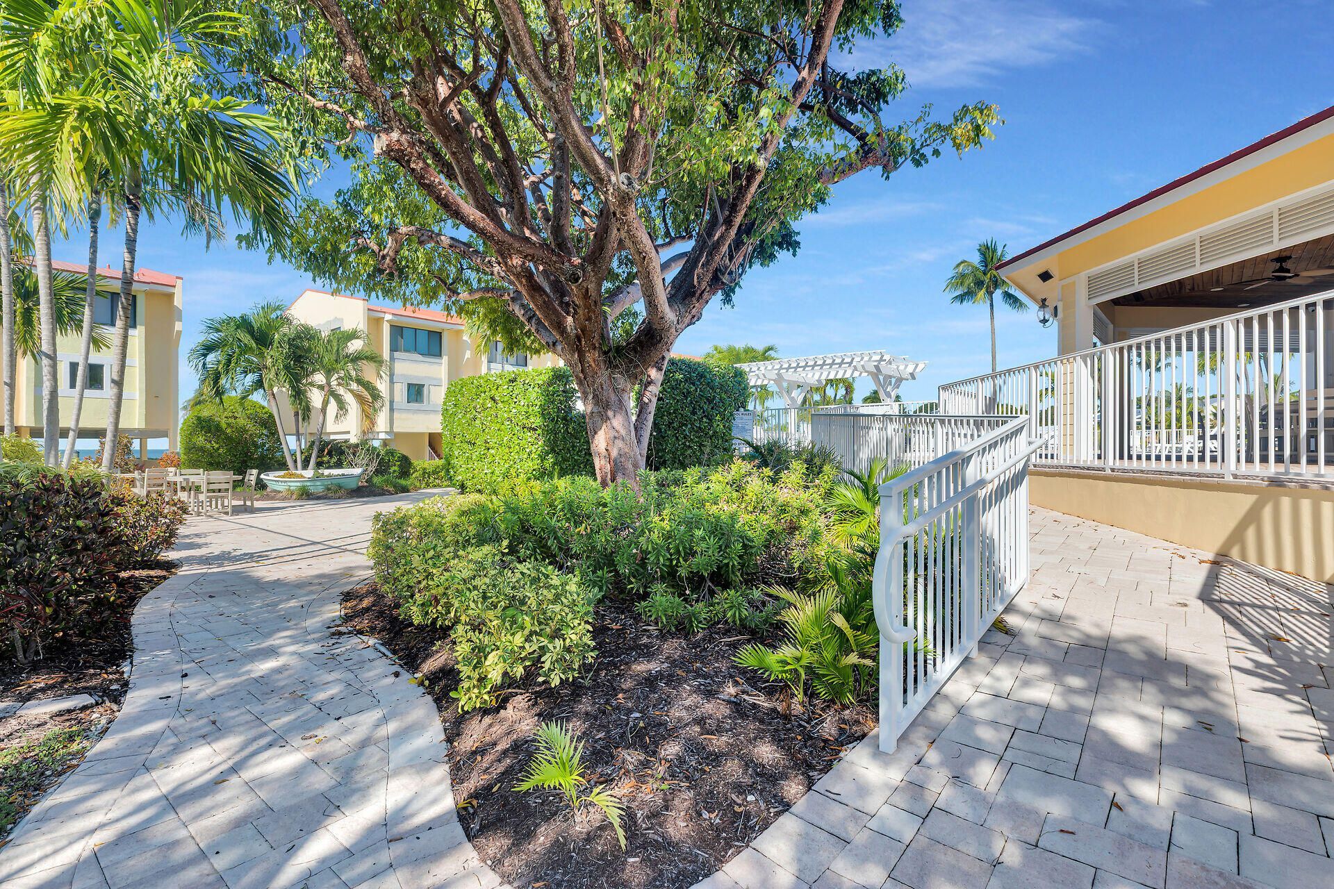 88540 Overseas Highway, Unit APT 304, Islamorada, FL 33070 Photo