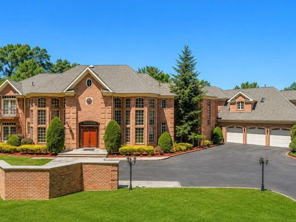 250 Oyster Bay Road, Locust Valley, NY 11560