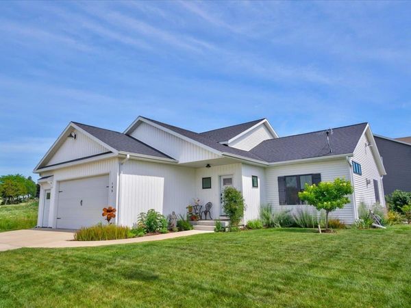 195 Prairie Mound Drive, Oregon, WI 53575