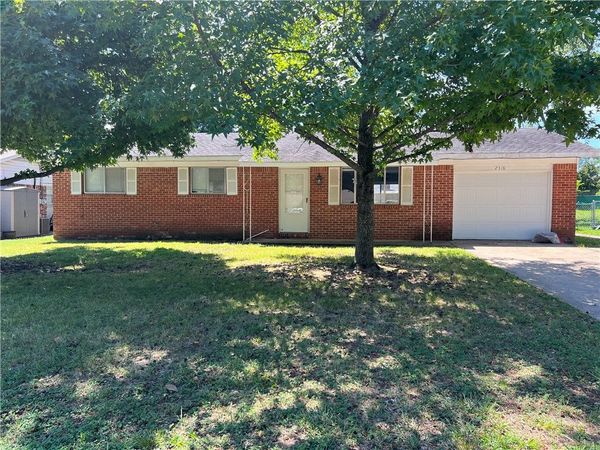 2318 W Twin Springs Street, Siloam Springs, AR 72761