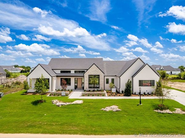 17254 E White Tail Cove , Owasso, OK 74055