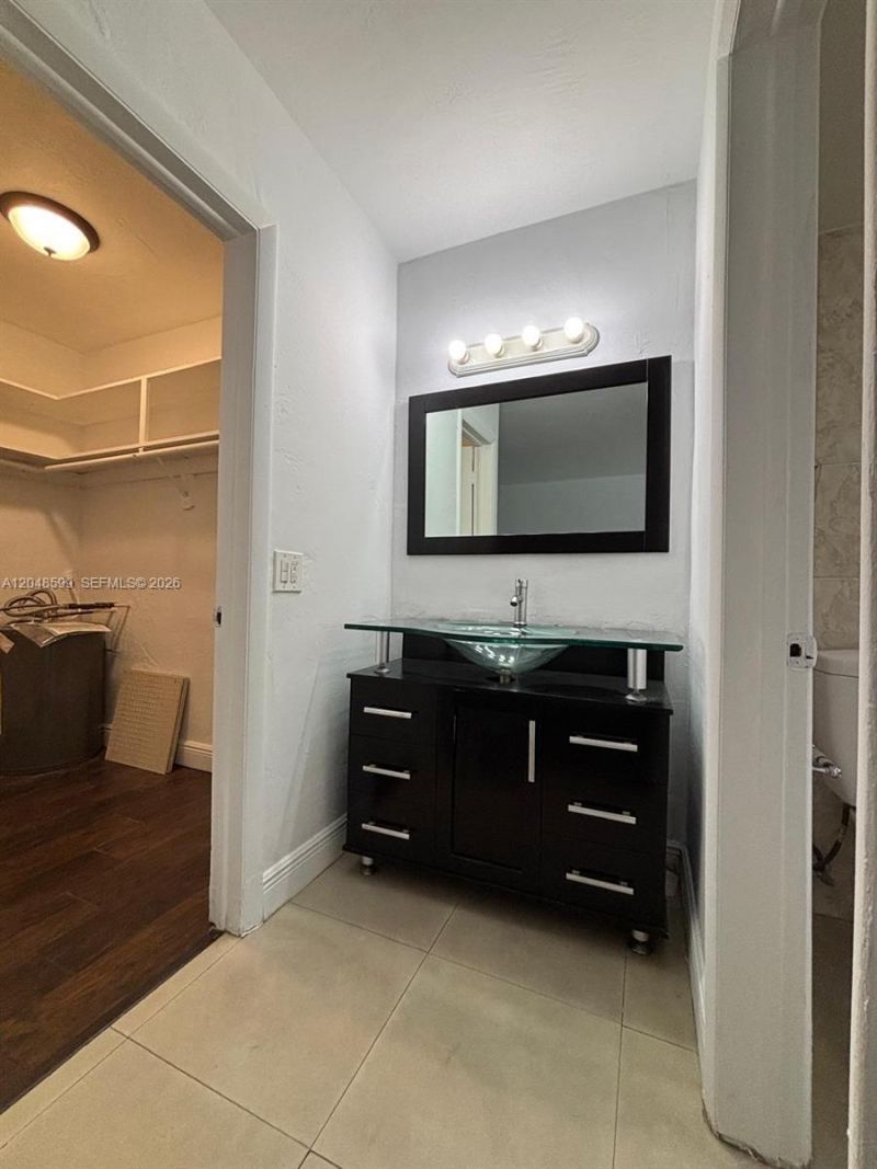 1860 Venice Park Dr , Unit 110, North Miami, FL 33181 Photo