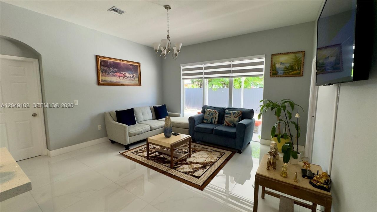 937 NE 35th Ave , Homestead, FL 33033 Photo