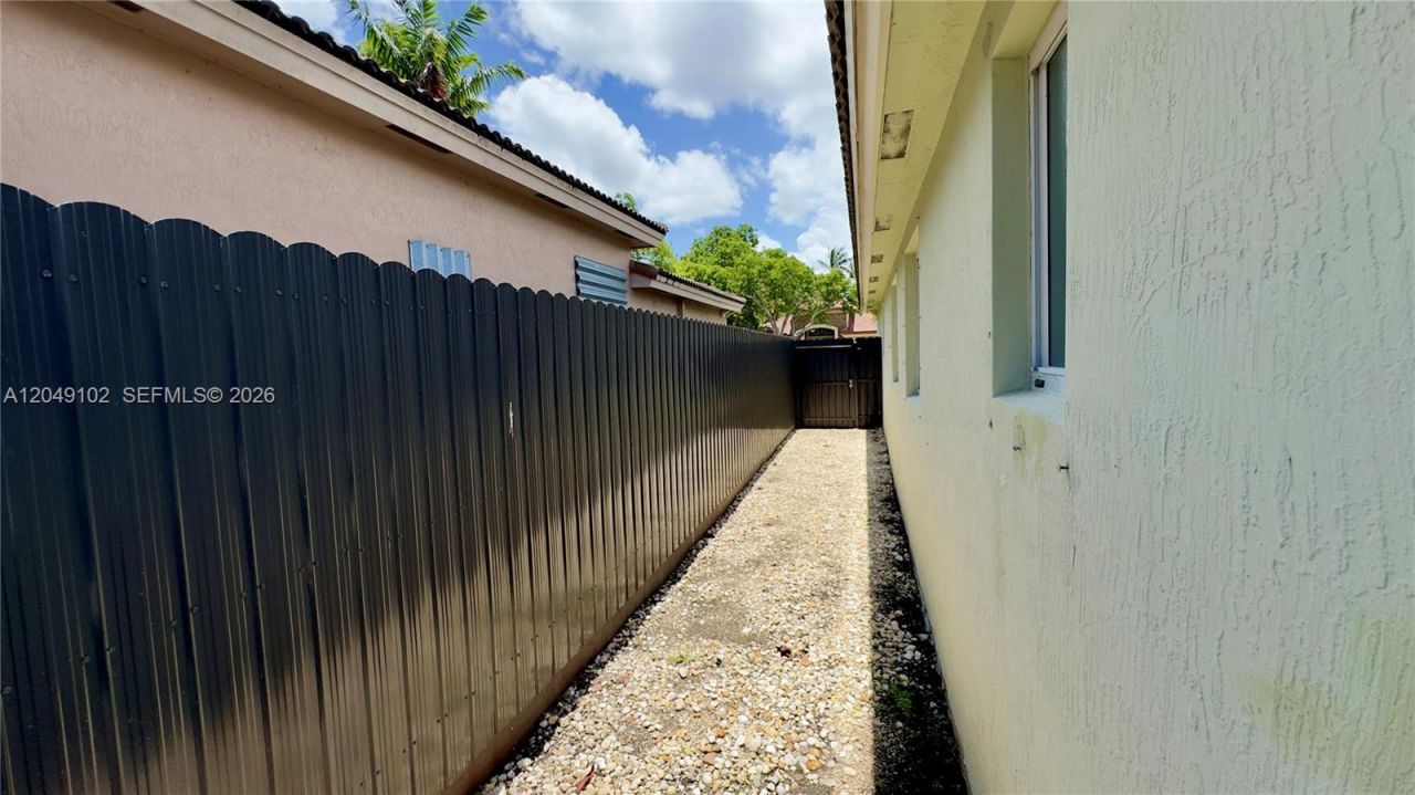 937 NE 35th Ave , Homestead, FL 33033 Photo