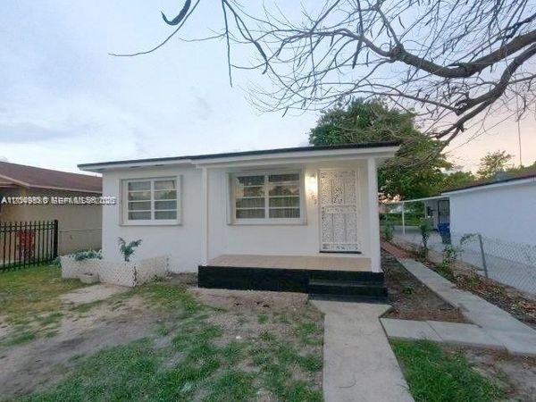 3062 NW 60th St , Miami, FL 33142