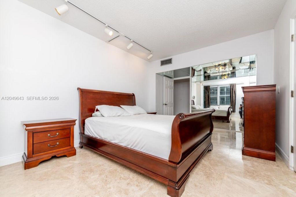1985 S Ocean Dr , Unit 2Q, Hallandale Beach, FL 33009 Photo