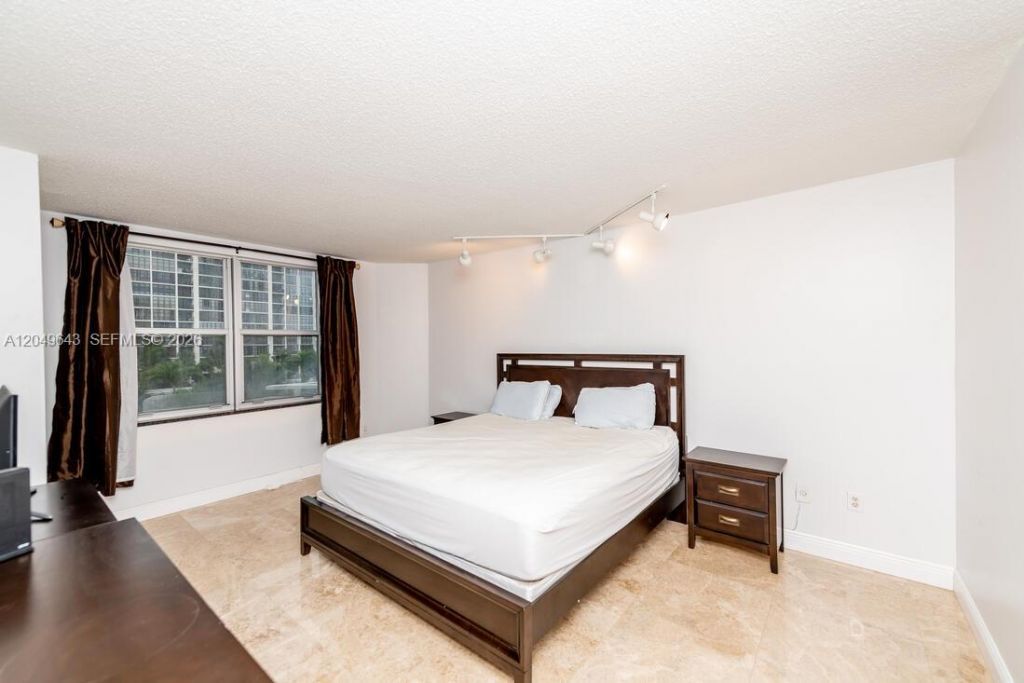 1985 S Ocean Dr , Unit 2Q, Hallandale Beach, FL 33009 Photo