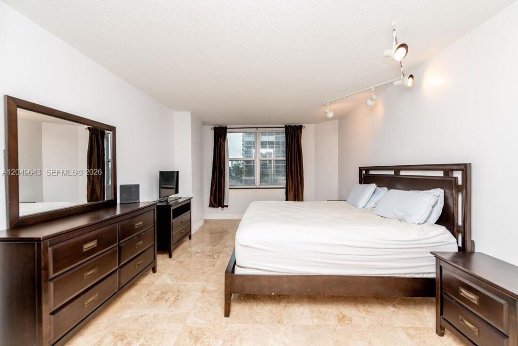 1985 S Ocean Dr , Unit 2Q, Hallandale Beach, FL 33009 Photo
