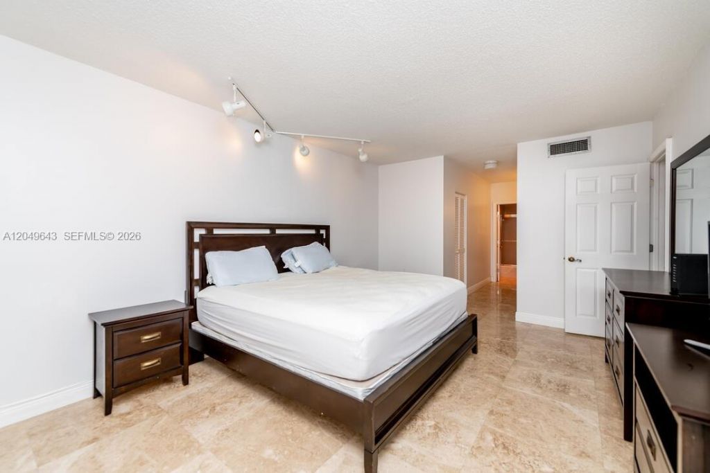 1985 S Ocean Dr , Unit 2Q, Hallandale Beach, FL 33009 Photo