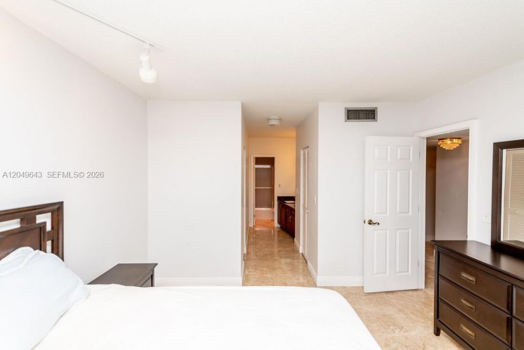1985 S Ocean Dr , Unit 2Q, Hallandale Beach, FL 33009 Photo