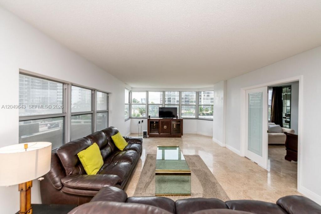 1985 S Ocean Dr , Unit 2Q, Hallandale Beach, FL 33009 Photo