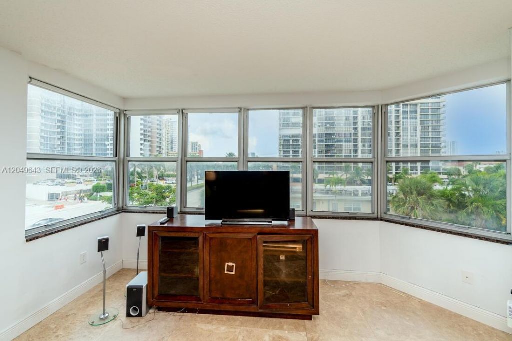 1985 S Ocean Dr , Unit 2Q, Hallandale Beach, FL 33009 Photo