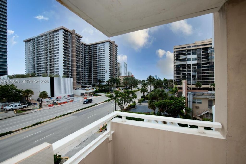 1985 S Ocean Dr , Unit 2Q, Hallandale Beach, FL 33009 Photo