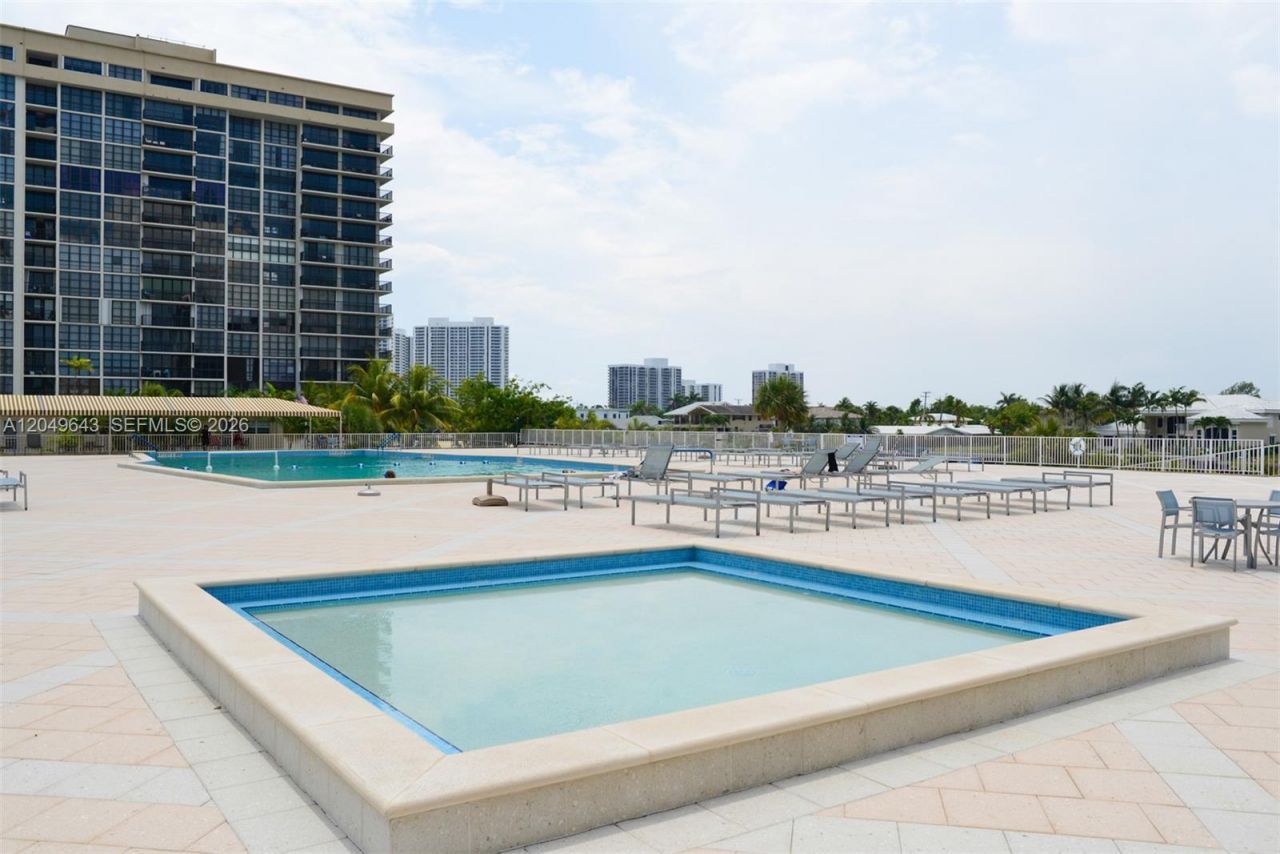 1985 S Ocean Dr , Unit 2Q, Hallandale Beach, FL 33009 Photo