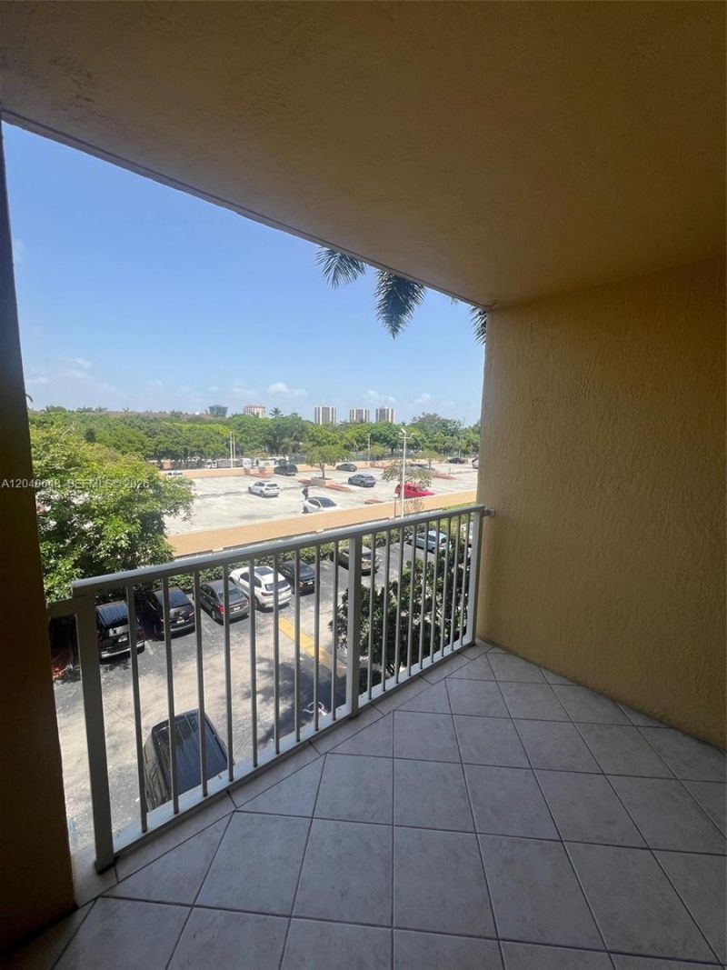 19601 E Country Club Dr, Unit 7405, Aventura, FL 33180 Photo
