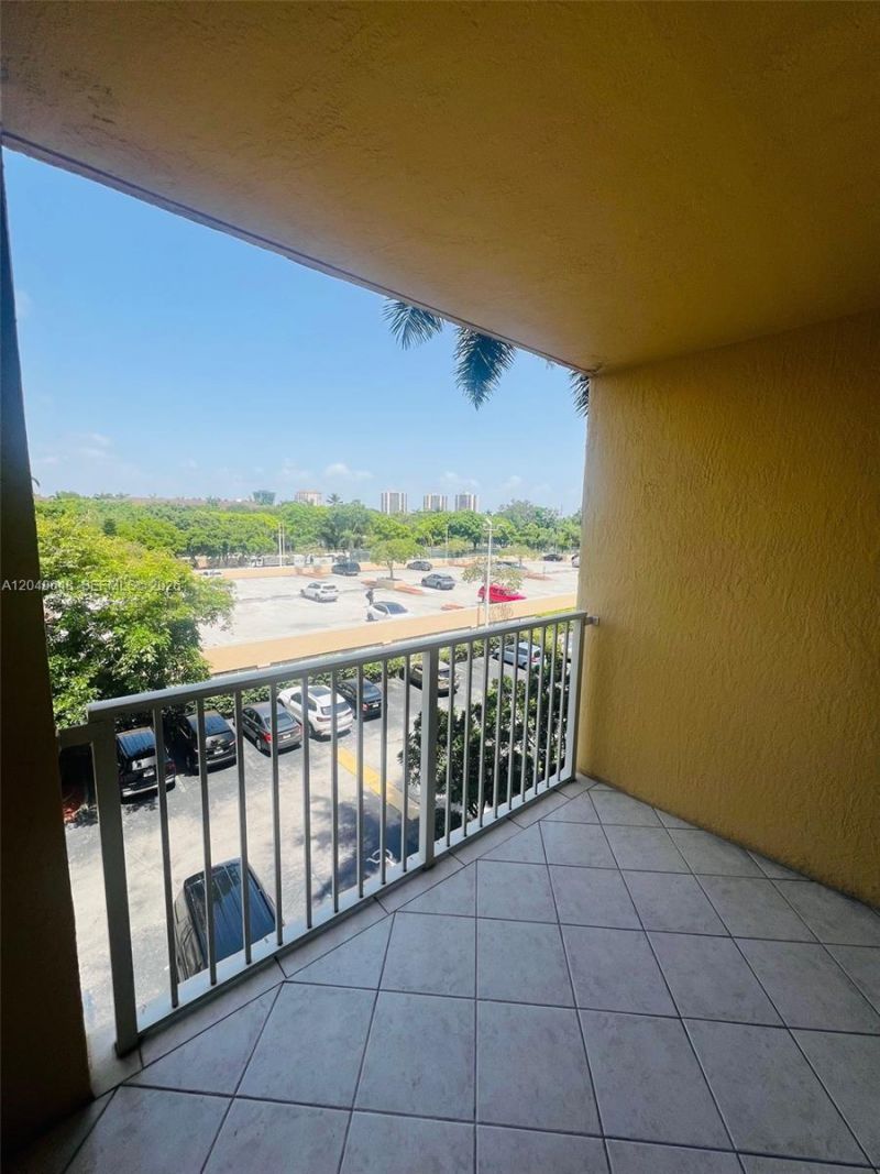 19601 E Country Club Dr, Unit 7405, Aventura, FL 33180 Photo